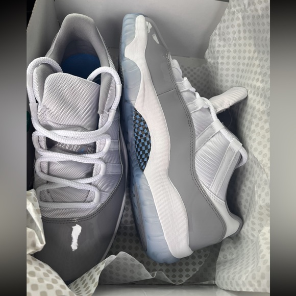 Air Jordan 11 - Picture 2 of 2